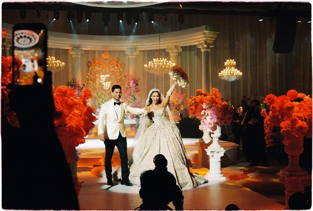 Báo quốc tế nhận xét về 'đám cưới hào môn' của con gái tỷ phú Johnathan Hạnh Nguyễn - ảnh 3