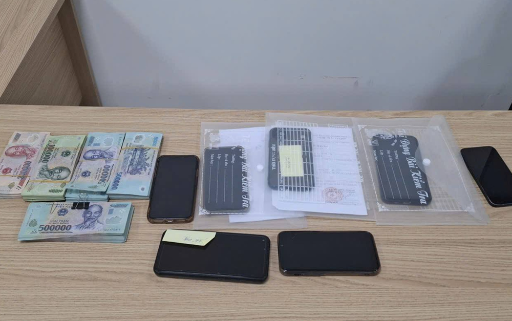 Bắt Hoàng Duy Ninh cầm đầu đường dây cá độ 400 tỷ, tịch thu 9 điện thoại, 161 triệu đồng tiền mặt cùng hơn 2.000 trang tài liệu - ảnh 2