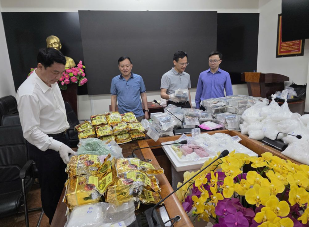 Bộ Công an phá đường dây hàng cấm giao dịch 1.500 tỷ đồng: Bắt khẩn 37 đối tượng, tịch thu gần 200kg tang vật và vũ khí nóng - ảnh 1