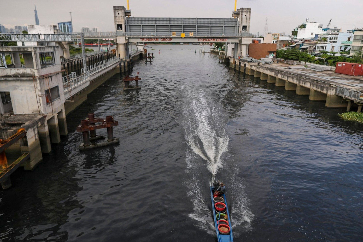 Một trong những cống ngăn triều của dự án chống ngập 10.000 tỷ đồng. 1-3-754.jpg
