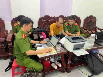 Bắt 2 cán bộ Sở Y tế nhận hối lộ