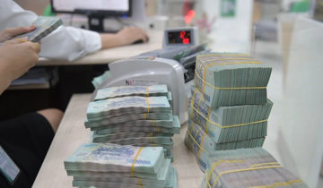 Ngân hàng tất tay 'săn khách' gửi tiền lãi suất cao