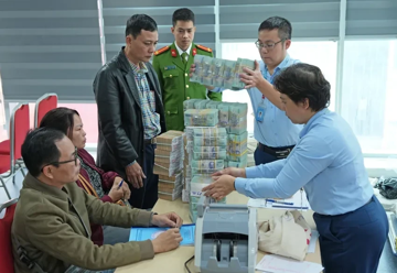 Người dân ven hồ Gươm nhận 'bao tải tiền' từ đền bù 'đất kim cương': Quảng trường phía đông hồ Hoàn Kiếm chính thức bước vào giai đoạn tăng tốc