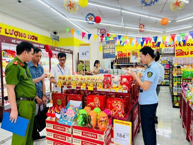 Hà Nội sẽ thành lập cơ quan quản lý về ATTP thuộc UBND thành phố trong năm 2026. kiem-tra-1765519619721360208074.jpg