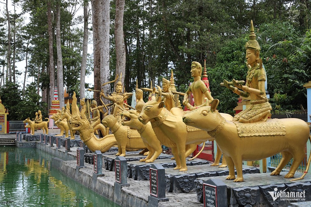 Ngôi chùa mang kiến trúc Angkor linh thiêng nhất miền Tây Nam Bộ, sở hữu 'bảo vật' gần 500 tuổi - ảnh 4