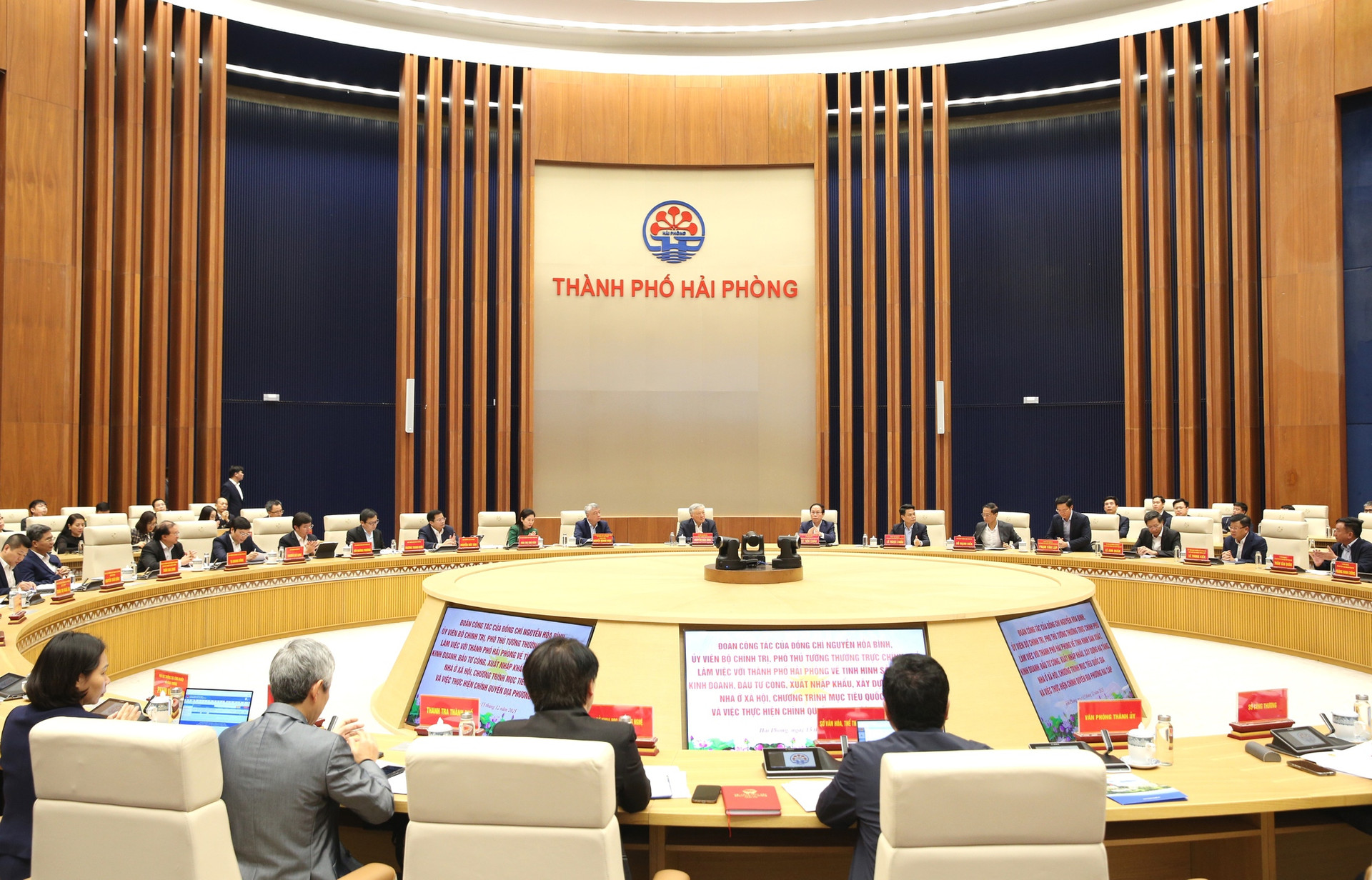 Hải Phòng cần tiếp tục tập trung tháo gỡ khó khăn, vướng mắc, thúc đẩy phát triển sản xuất, kinh doanh- Ảnh 4.