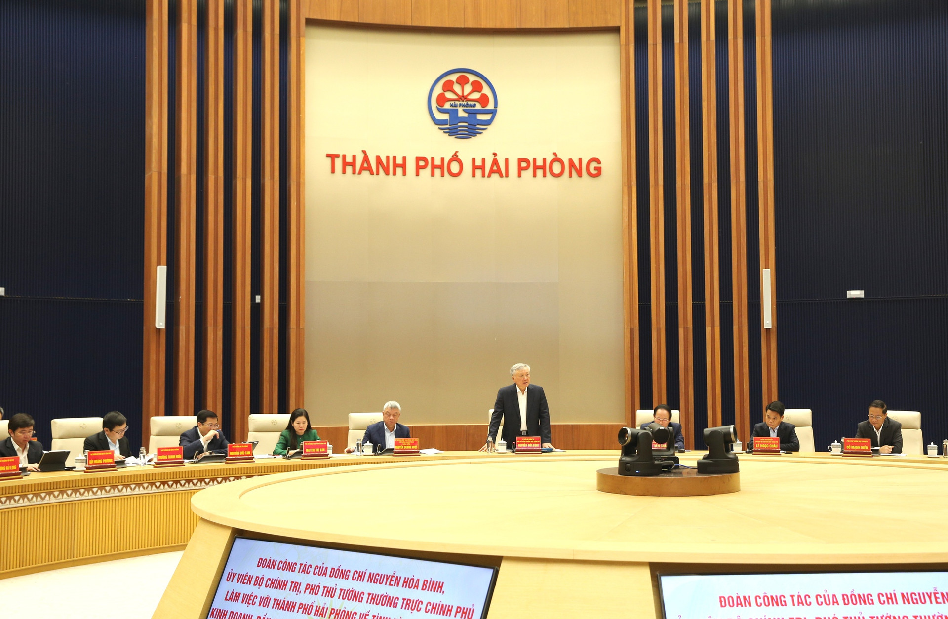 Hải Phòng cần tiếp tục tập trung tháo gỡ khó khăn, vướng mắc, thúc đẩy phát triển sản xuất, kinh doanh- Ảnh 1.