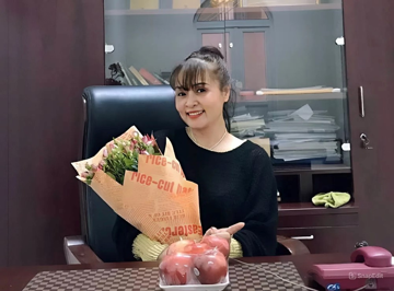 Cựu học sinh chuyên Phan Bội Châu từng thi trượt báo chí, nay là NSND, 'nữ đạo diễn số 1' của làng sân khấu Việt