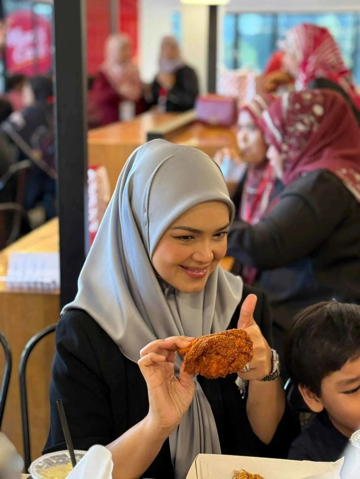 Đánh bại Starbucks, McDonald's, những thương hiệu bình dân bành trướng ở nền kinh tế lớn thứ 3 Đông Nam Á