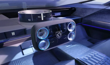 Hãng xe Pháp sắp đưa vô-lăng tứ giác 'dị nhất lịch sử' lên xe phổ thông, lái điện tử nhạy gấp 3 lần thông thường