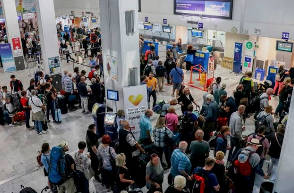 Công ty du lịch ở Anh phá sản hàng loạt, khách mắc kẹt vì tour bị hủy: Chuyện gì xảy ra? - ảnh 1