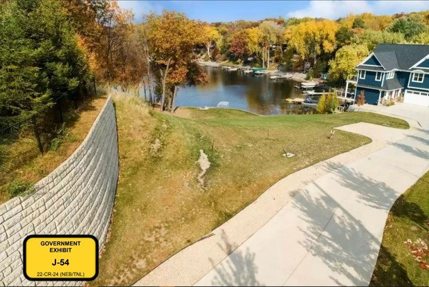 Phát hiện đường dây ăn chặn tiền từ thiện cho trẻ em để mua xe sang, biệt thự - ảnh 2