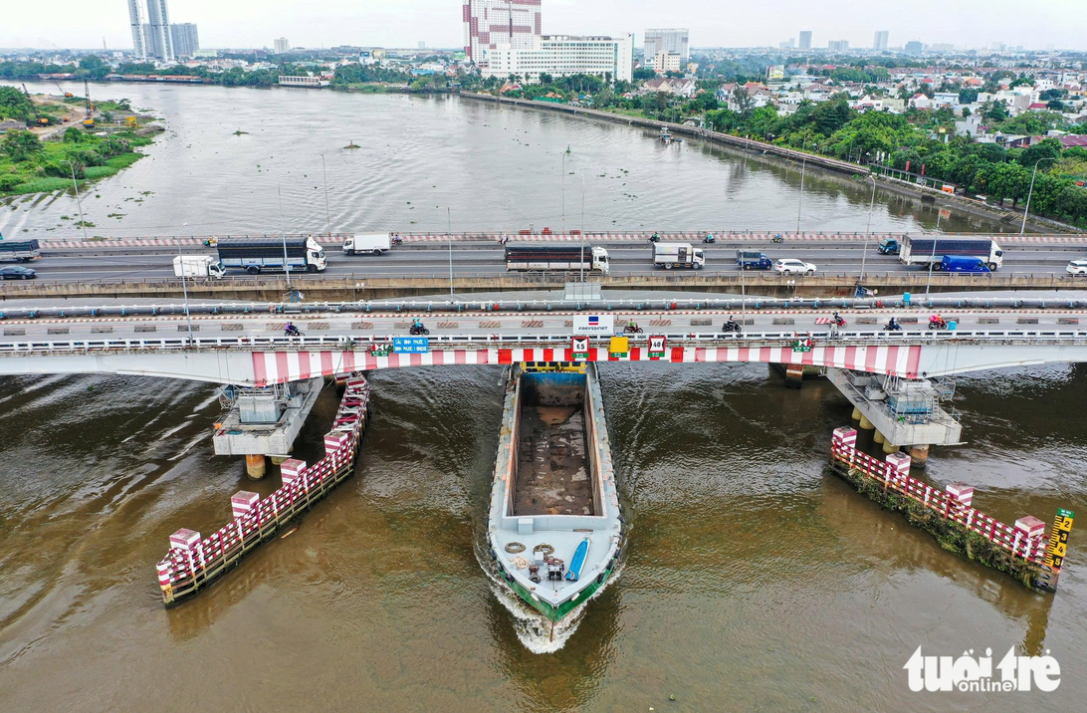 Cầu vượt sông 11.000 tấn áp dụng kỳ tích Việt Nam, nâng tĩnh không lên hơn 1,25m chính thức hoàn thiện- Ảnh 2.