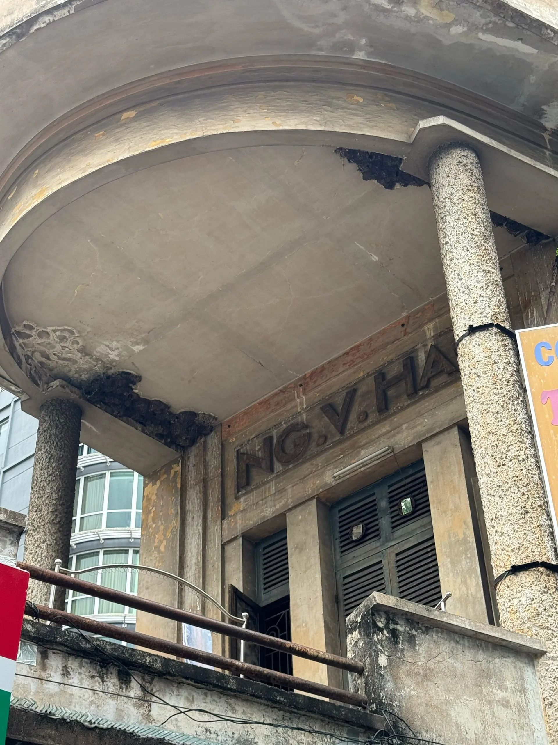 Biệt thự cổ gần 100 tuổi với 4 mặt tiền của đại gia ô tô Sài Gòn từng là đại diện của Michelin tại Việt Nam- Ảnh 3. Biệt thự cổ gần 100 tuổi với 4 mặt tiền của đại gia ô tô Sài Gòn từng là đại diện của Michelin tại Việt Nam- Ảnh 3.