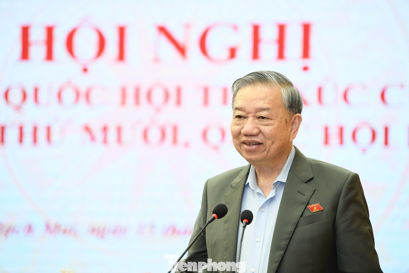 Tổng Bí thư Tô Lâm trao đổi với cử tri TP Hà Nội, sáng 15/12. Ảnh: Như Ý. tp-1512tbttl.jpg