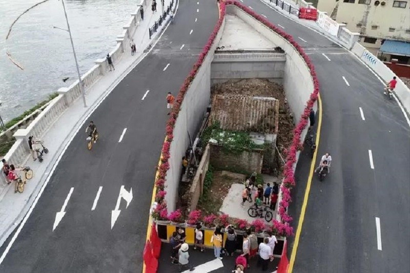 Bà D. từ chối nhận 745 triệu cùng căn hộ 80m2 view biển, cố thủ 10 năm trong nhà ngói 30m2 kẹt giữa cầu trọng điểm và nhận cái kết cay đắng - ảnh 2