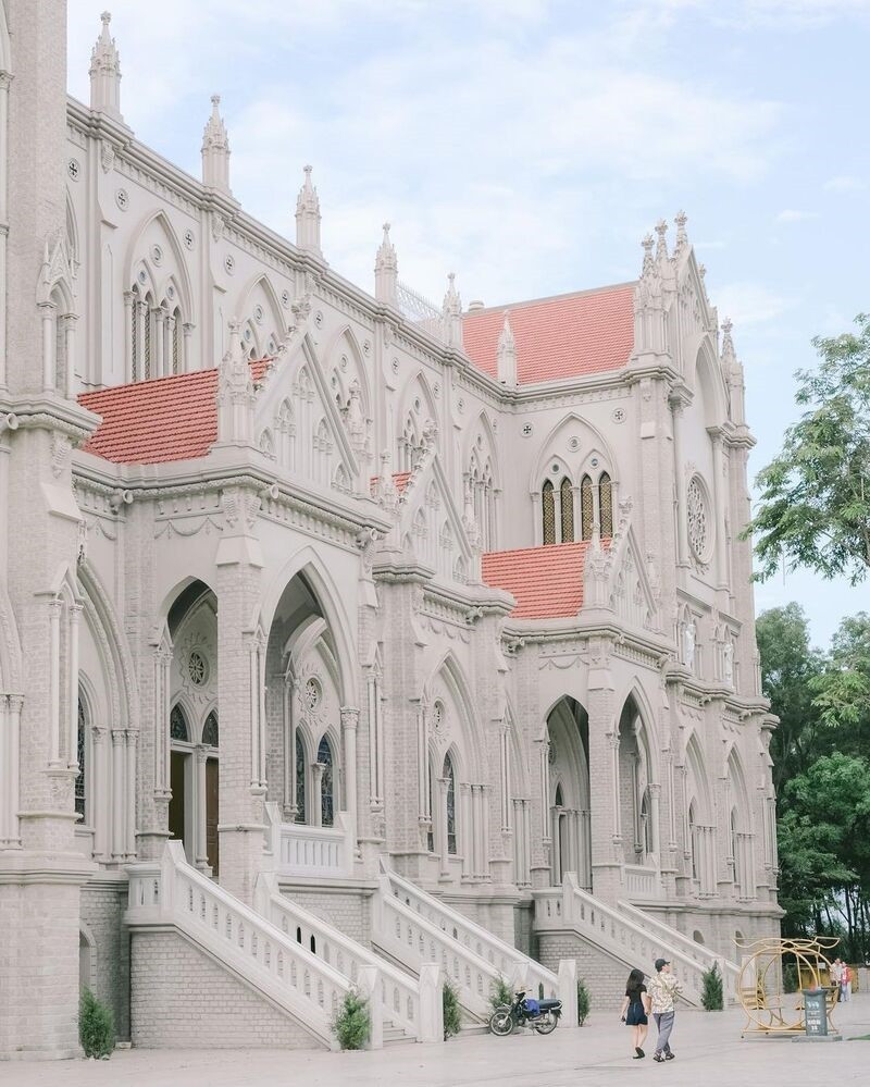 Việt Nam có nhà thờ được ví như 'cung điện trời Âu', được xây dựng suốt 11 năm, là điểm check-in 'triệu view' tại thành phố phồn hoa nhất cả nước - ảnh 4