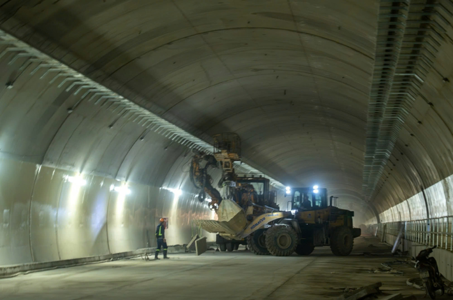 Cao tốc Quảng Ngãi - Hoài Nhơn: 'Tất bật' trước ngày thông xe 19/12- Ảnh 2.