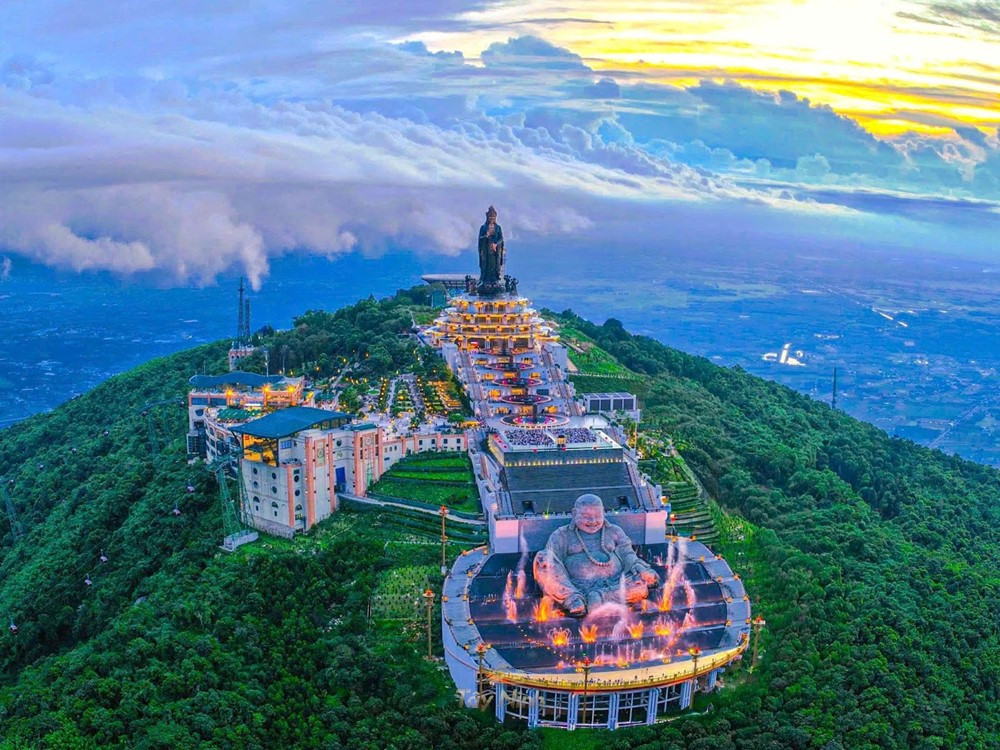 Chiêm ngưỡng tôn tượng Đức Phật phủ sơn nhũ vàng 24k, sắp được an vị trên 'nóc nhà Nam Bộ' - ảnh 2