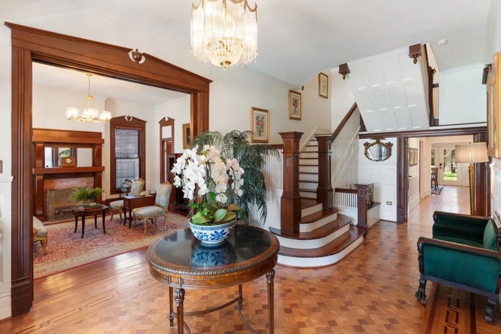 ‘Hoa hậu giàu nhất Việt Nam’ lấy chồng là Giáo sư, Tiến sĩ, vừa mua biệt thự 37 tỷ tại Mỹ cho bố mẹ dưỡng già - ảnh 4