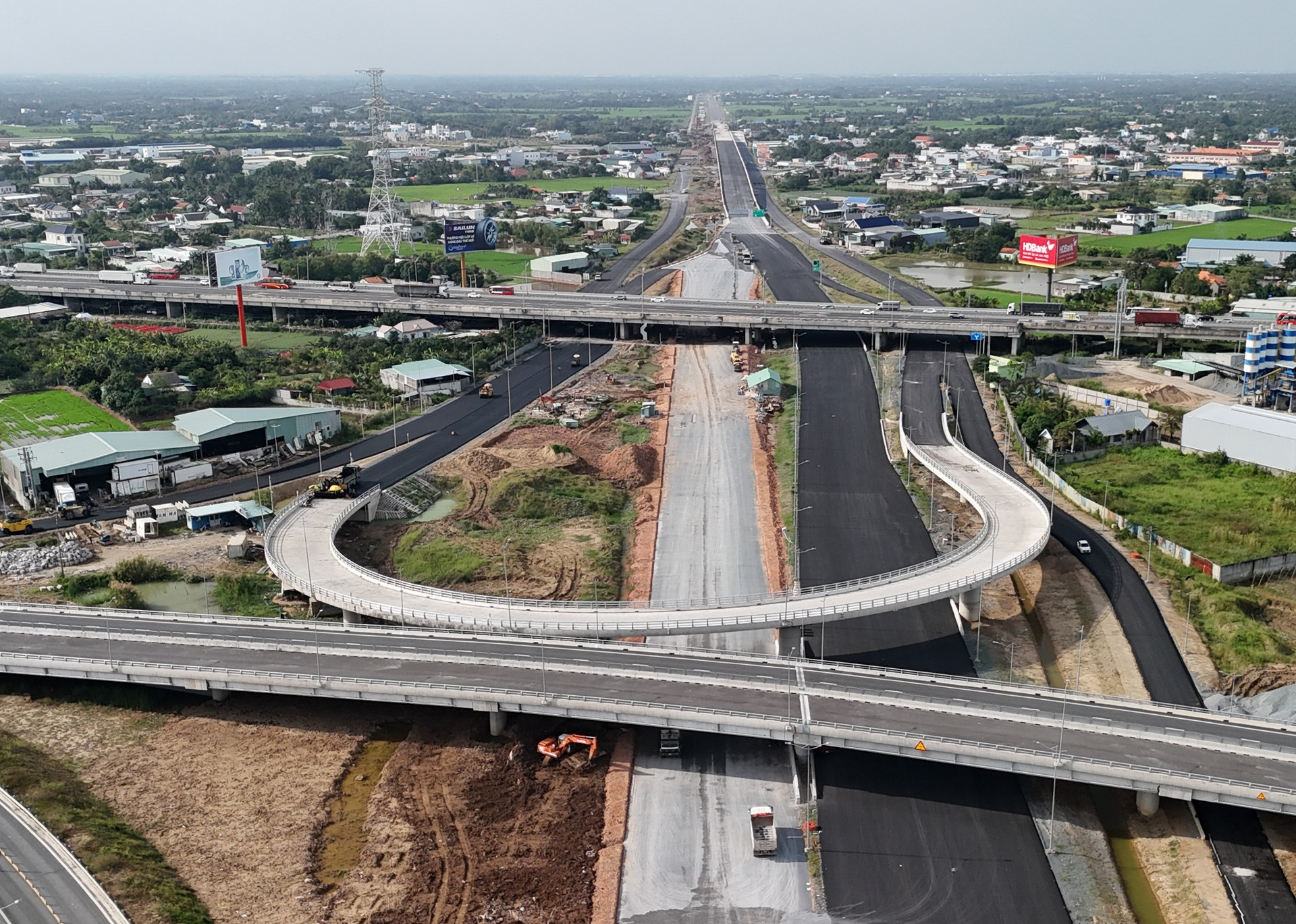 Chỉ 3 ngày nữa, siêu nút giao nối 3 cao tốc 115.000 tỷ bắc nhịp TP. HCM với loạt tỉnh thành miền Tây sẽ chính thức thông xe- Ảnh 4. Chỉ 3 ngày nữa, siêu nút giao nối 3 cao tốc 115.000 tỷ bắc nhịp TP. HCM với loạt tỉnh thành miền Tây sẽ chính thức thông xe- Ảnh 4.