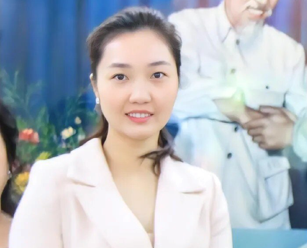 Em gái tài giỏi nhưng kín tiếng của Cường Đô La, sở hữu loạt doanh nghiệp lớn, từng là chủ nợ lớn nhất của Quốc Cường Gia Lai - ảnh 1