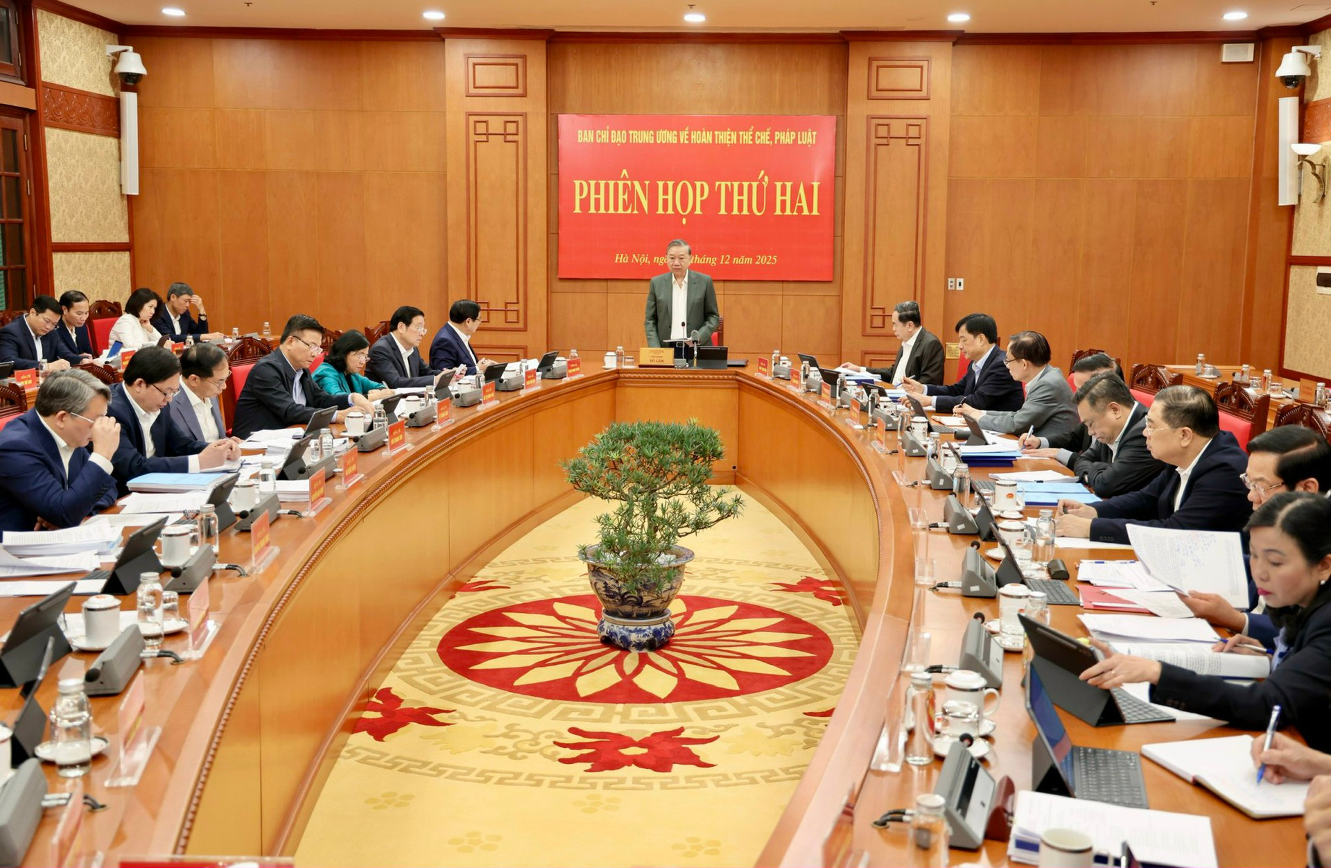 Hoàn thiện thể chế, tháo gỡ ‘điểm nghẽn’ để tạo động lực phát triển đất nước- Ảnh 3.