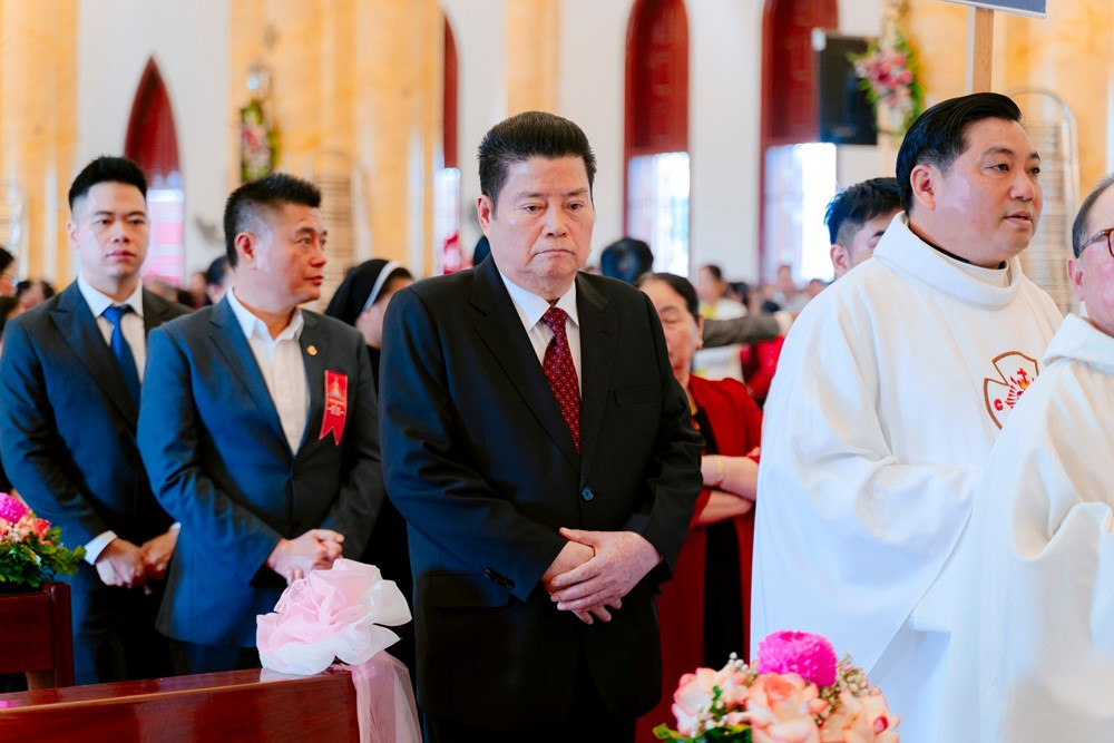 Đại gia đứng sau thánh đường lớn nhất Việt Nam: 7 người con giàu có, cháu gái SN 2001 giữ chức Chủ tịch CLB bóng đá - ảnh 2