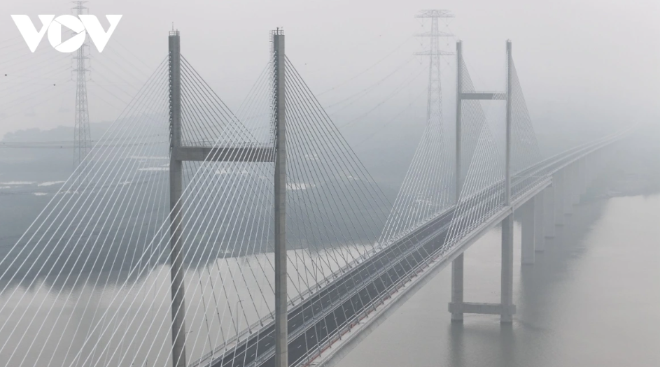 Cây cầu dây văng có tĩnh không cao nhất Việt Nam đã hoàn thành nhưng chưa thông xe- Ảnh 1.