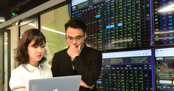 IPO rầm rộ, tưởng toàn 'bom tấn' lên sàn hóa ra... 'bom xịt'