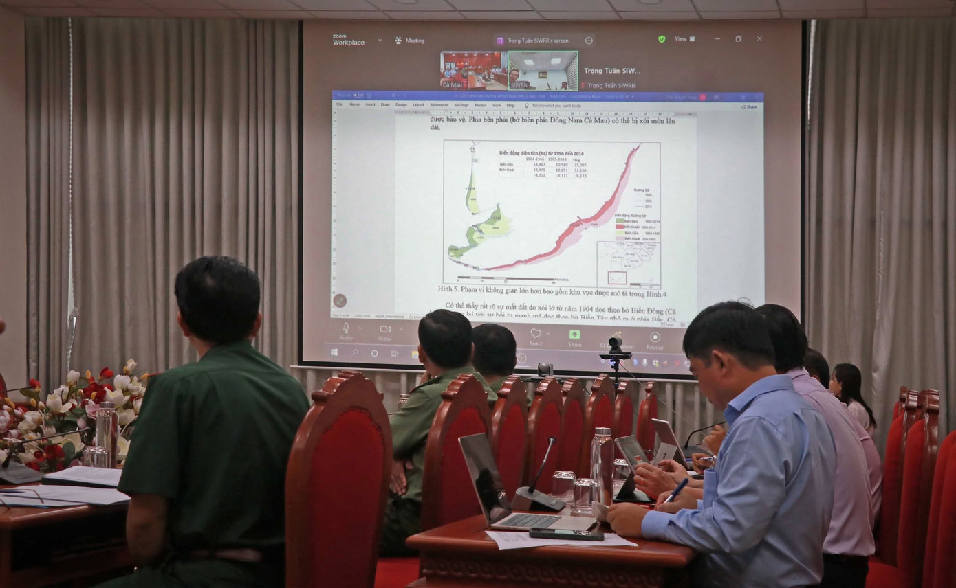 Qua khảo sát, từ năm 1904 đến năm 2014, bờ biển phía Đông tỉnh Cà Mau đã mất khoảng 5,8 km đất ven biển. 601168884-2709363456084886-5594510764839226447-n.jpg