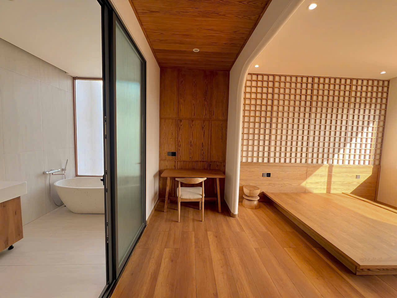 Sống chậm trong tổ ấm giao thoa giữa kiến trúc đương đại và hồn Việt truyền thống- Ảnh 4.