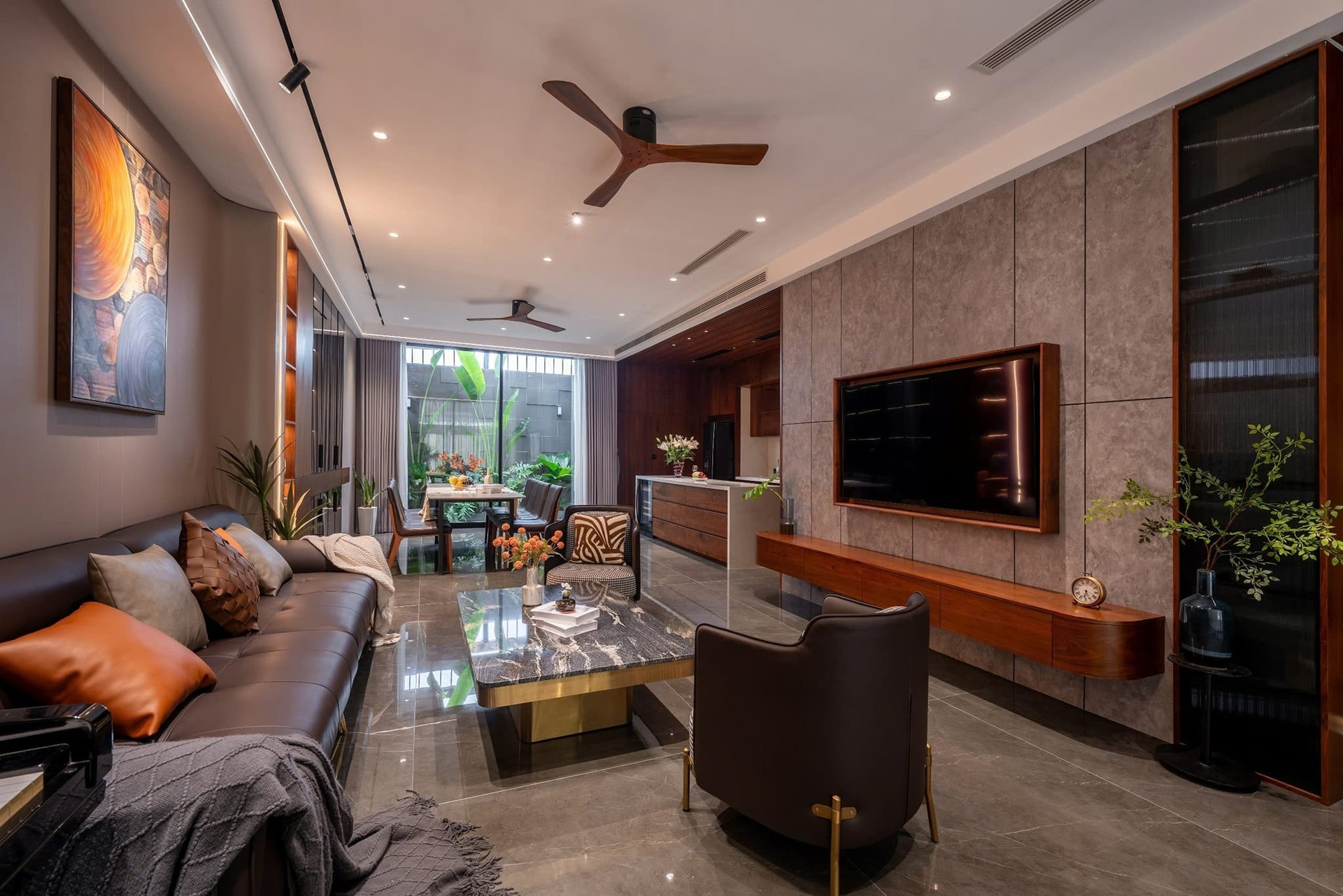 Bỏ chung cư Hà Nội về quê Nghệ An: Cặp vợ chồng xây nhà 3 tầng hiện đại, ban công phủ xanh rủ ôm trọn mặt tiền- Ảnh 4. Bỏ chung cư Hà Nội về quê Nghệ An: Cặp vợ chồng xây nhà 3 tầng hiện đại, ban công phủ xanh rủ ôm trọn mặt tiền- Ảnh 4.