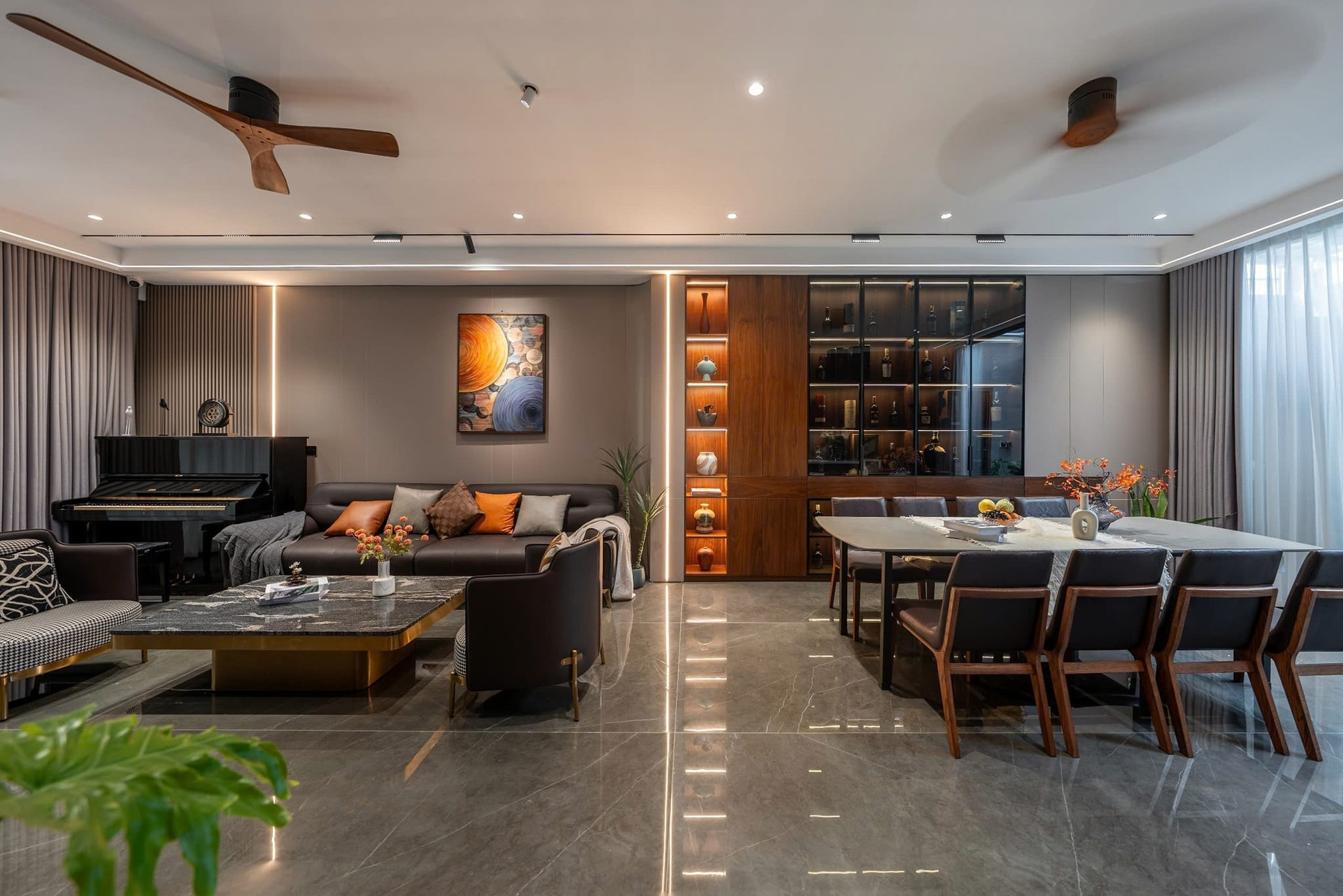 Bỏ chung cư Hà Nội về quê Nghệ An: Cặp vợ chồng xây nhà 3 tầng hiện đại, ban công phủ xanh rủ ôm trọn mặt tiền- Ảnh 2. Bỏ chung cư Hà Nội về quê Nghệ An: Cặp vợ chồng xây nhà 3 tầng hiện đại, ban công phủ xanh rủ ôm trọn mặt tiền- Ảnh 2.