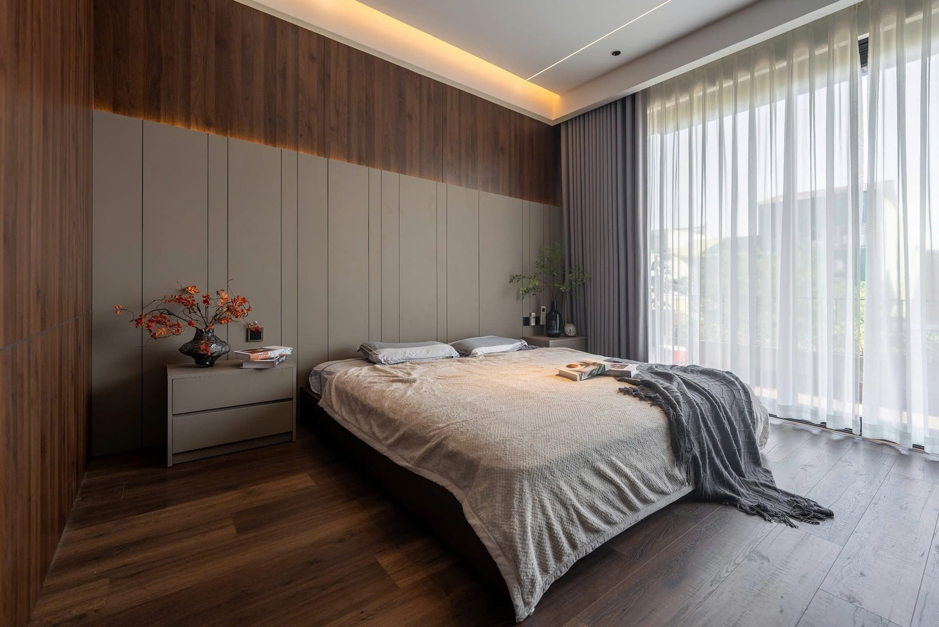 Bỏ chung cư Hà Nội về quê Nghệ An: Cặp vợ chồng xây nhà 3 tầng hiện đại, ban công phủ xanh rủ ôm trọn mặt tiền- Ảnh 5. Bỏ chung cư Hà Nội về quê Nghệ An: Cặp vợ chồng xây nhà 3 tầng hiện đại, ban công phủ xanh rủ ôm trọn mặt tiền- Ảnh 5.