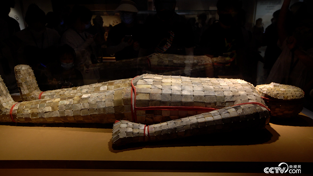 Phong tỏa khẩn cấp, thu giữ kho báu trị giá hơn 8.900 tỷ đồng bên dưới móng của một căn biệt thự do thợ xây phát hiện - ảnh 4