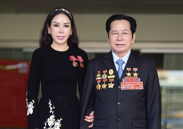 Nữ Phó Chủ tịch HĐQT vừa được trao tặng danh hiệu Anh hùng Lao động: Bố mẹ là doanh nhân nổi tiếng, đóng góp 2.900 tỷ làm từ thiện - ảnh 2