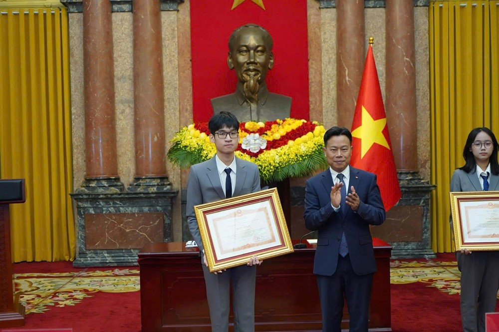 2 học sinh được nhận Huân chương Lao động Hạng Nhì - ảnh 3