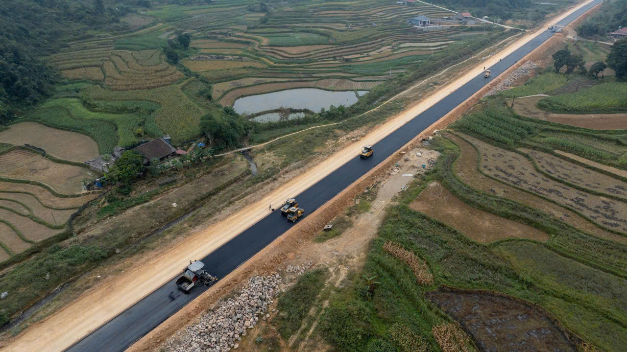 Năm 2025, cả nước đã khởi công, khánh thành 564 công trình, dự án hạ tầng- Ảnh 2. Năm 2025, cả nước đã khởi công, khánh thành 564 công trình, dự án hạ tầng- Ảnh 2.