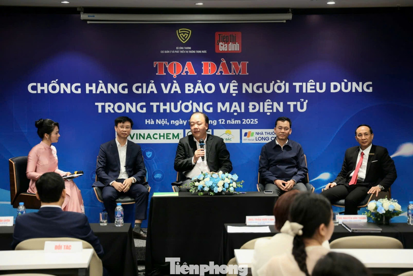 Tốc độ mở rộng nhanh khiến thương mại điện tử trở thành “mảnh đất màu mỡ” cho gian lận thương mại nếu thiếu các công cụ quản lý phù hợp. Ảnh: Lộc Liên. tp-dinh-danh-nguoi-ban-truy-xuat-nguon-goc-vu-khi-moi-chong-hang-gia-online-5.jpg