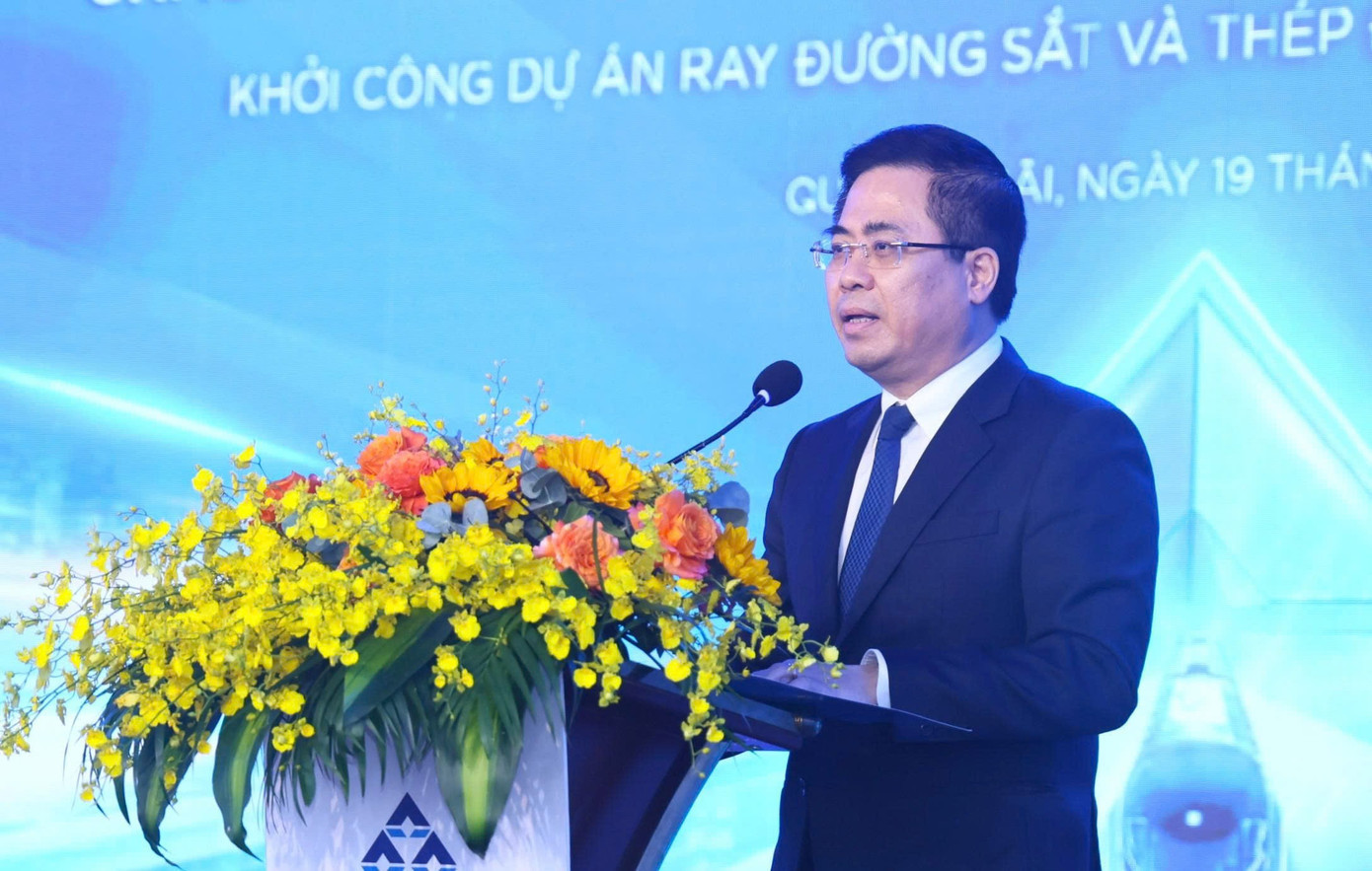 Chủ tịch UBND tỉnh Quảng Ngãi Nguyễn Hoàng Giang phát biểu tại buổi lễ khởi công Dự án sản xuất Ray đường sắt và Thép đặc biệt Hòa Phát Dung Quất. fbe472e25bf2d4ac8de3.jpg