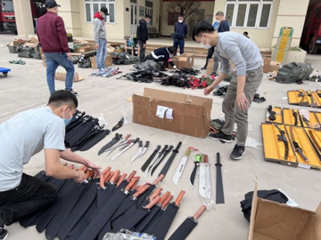 Từ nay, người dân có thể bị phạt tới 2 triệu đồng nếu mang dao tới nơi công cộng mà không bọc, cất giữ an toàn