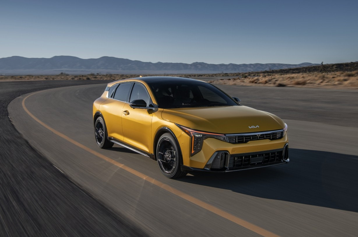 2026_k4_hatchback2.jpg