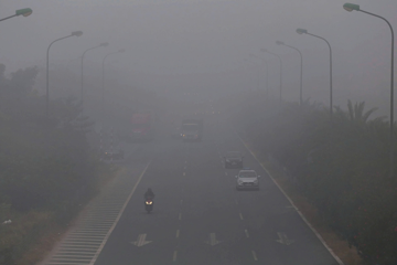 Người Hà Nội 'hút' thụ động 2 điếu thuốc lá mỗi ngày vì ô nhiễm không khí