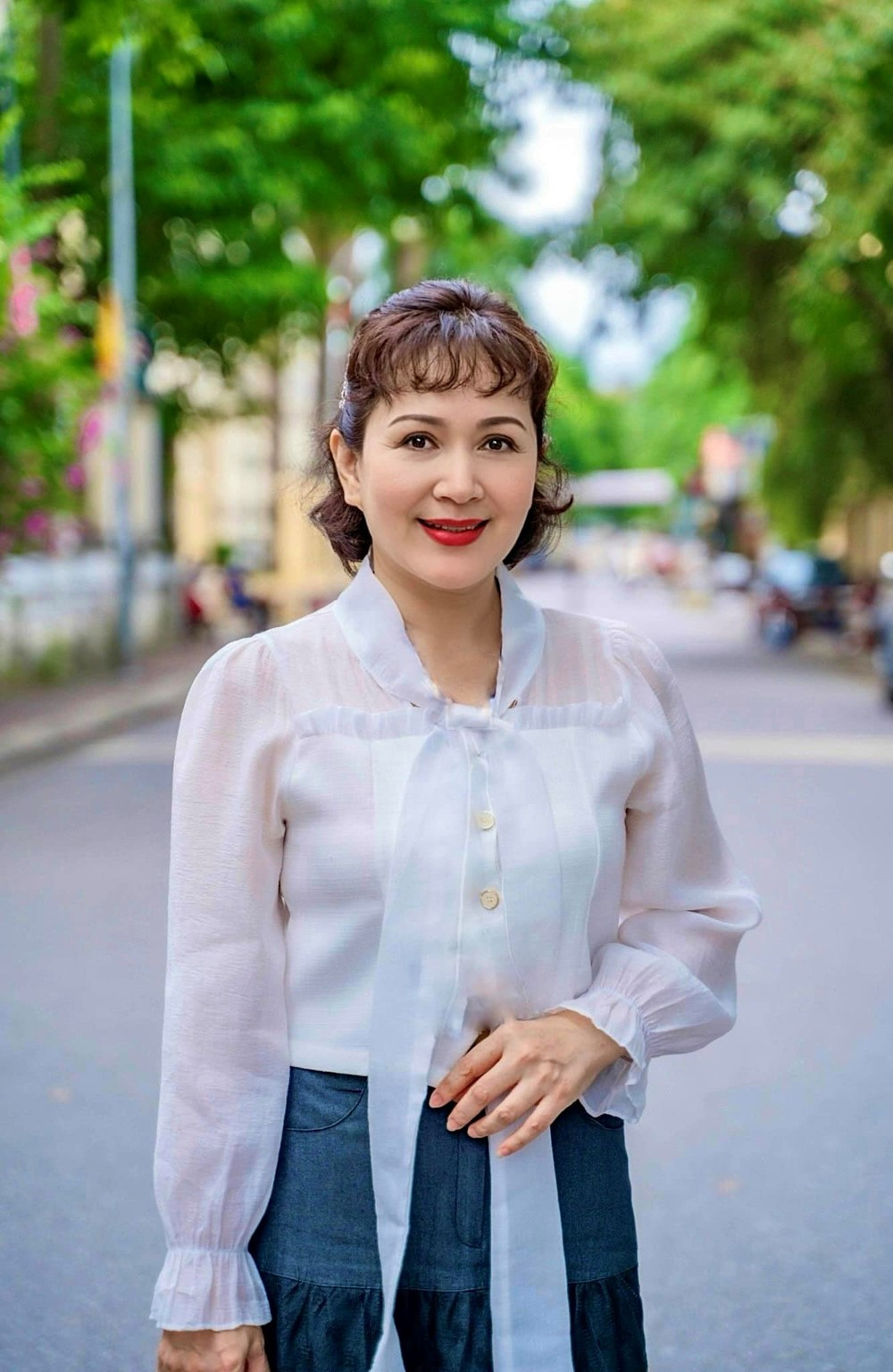 'Bà cố vấn' duy nhất Việt Nam là 'Nữ hoàng ảnh lịch', từng giữ chức Phó Giám đốc, 47 tuổi được phong tặng danh hiệu cao quý - ảnh 5