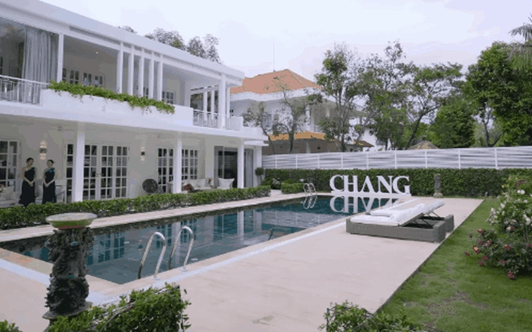 Biệt phủ 1.600m2 lộng lẫy chẳng kém khách sạn 5 sao của CEO công ty BĐS thuộc Novaland- Ảnh 2.