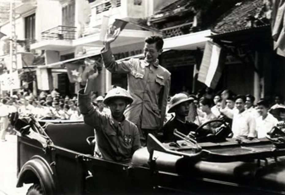 Chủ tịch đầu tiên của TP. Hà Nội từng là bác sĩ, nhậm chức khi mới 33 tuổi - ảnh 2