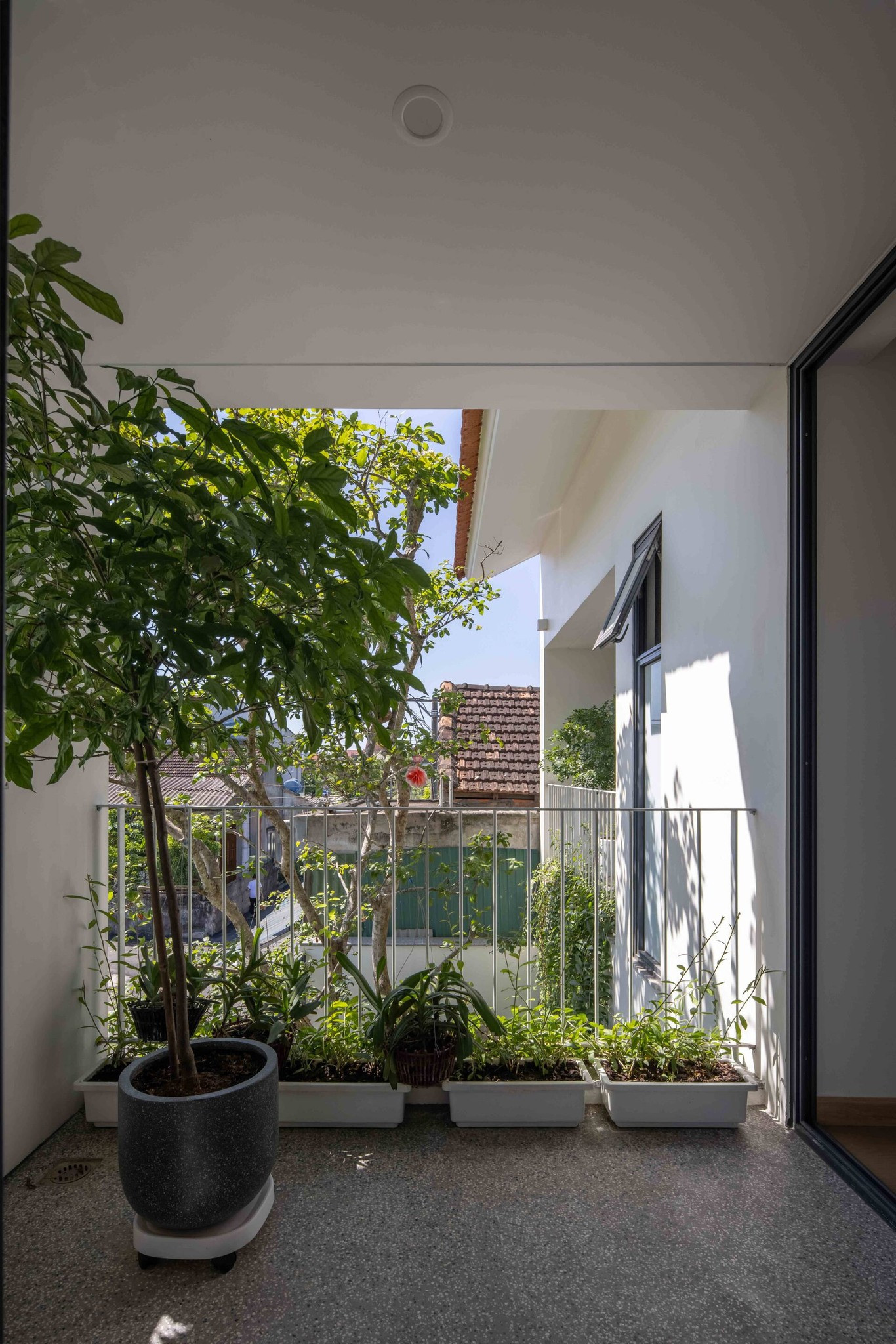 Trở về không gian xưa với ngôi nhà được thiết kế dung hòa 2 thế hệ- Ảnh 3. Trở về không gian xưa với ngôi nhà được thiết kế dung hòa 2 thế hệ- Ảnh 3.