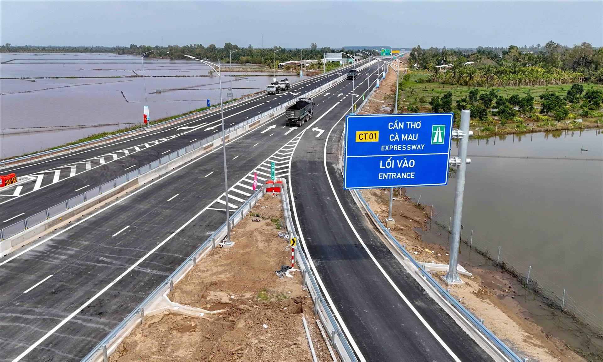 2 ngày tới, Việt Nam chính thức mở khai thác tuyến cao tốc 27.500 tỷ, mang theo kỳ vọng của hàng triệu người dân miền Tây Nam Bộ- Ảnh 2.
