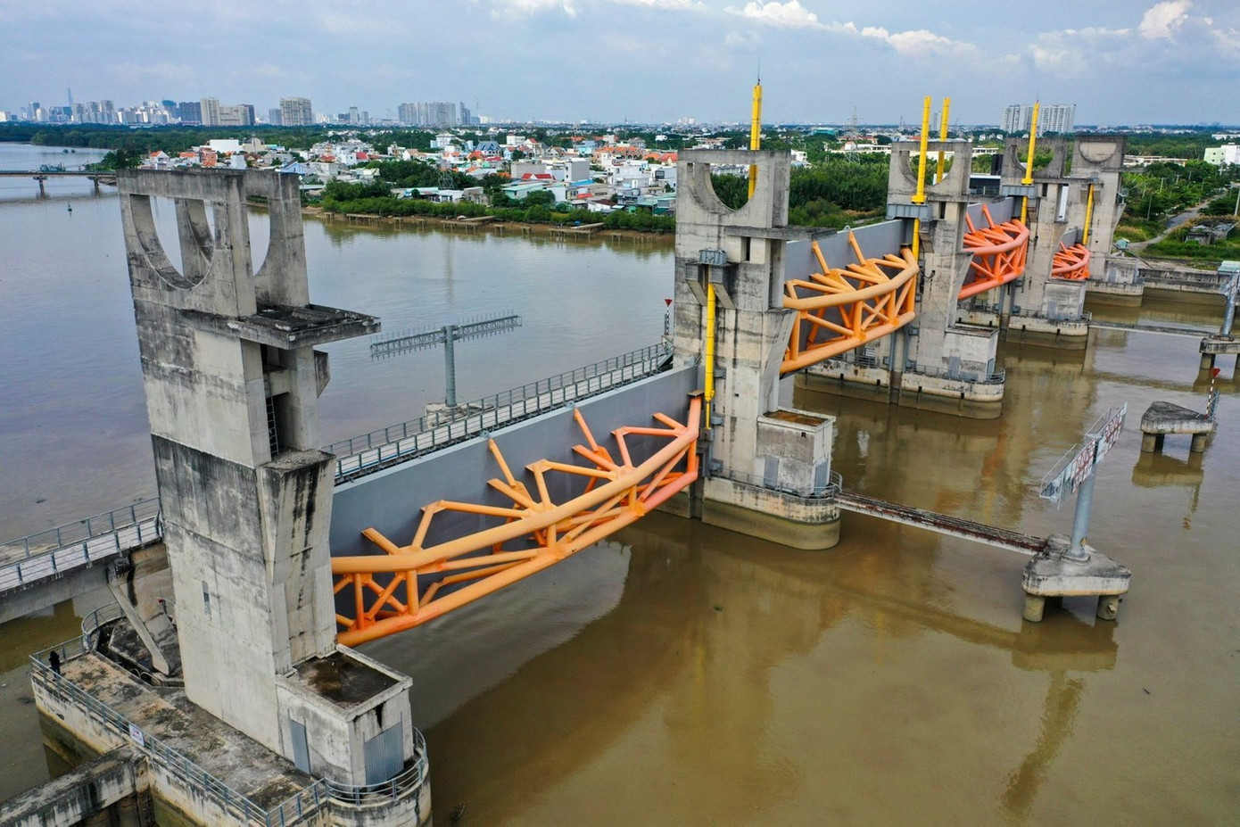 Một cống kiểm soát triều thuộc dự án chống ngập 10.000 tỷ đồng ở TPHCM. 2.jpg